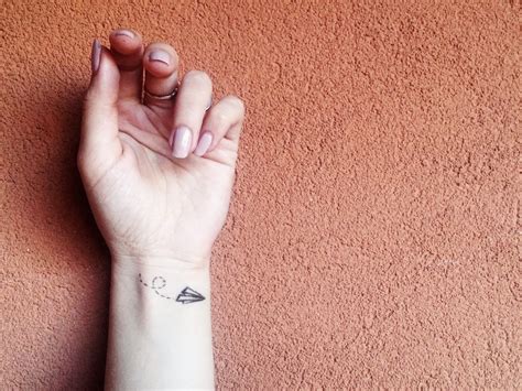 I migliori tatuaggi bicipiti per uomini e donne (idee e immagini)